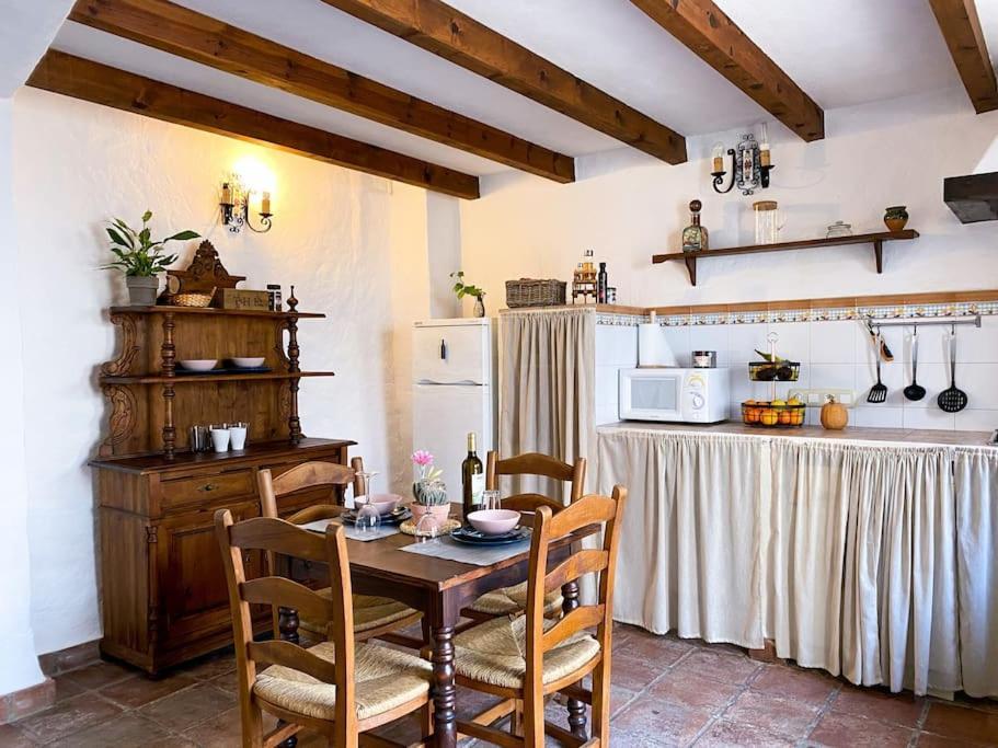Casabenadalid. Casa Rural Con Piscina. מראה חיצוני תמונה